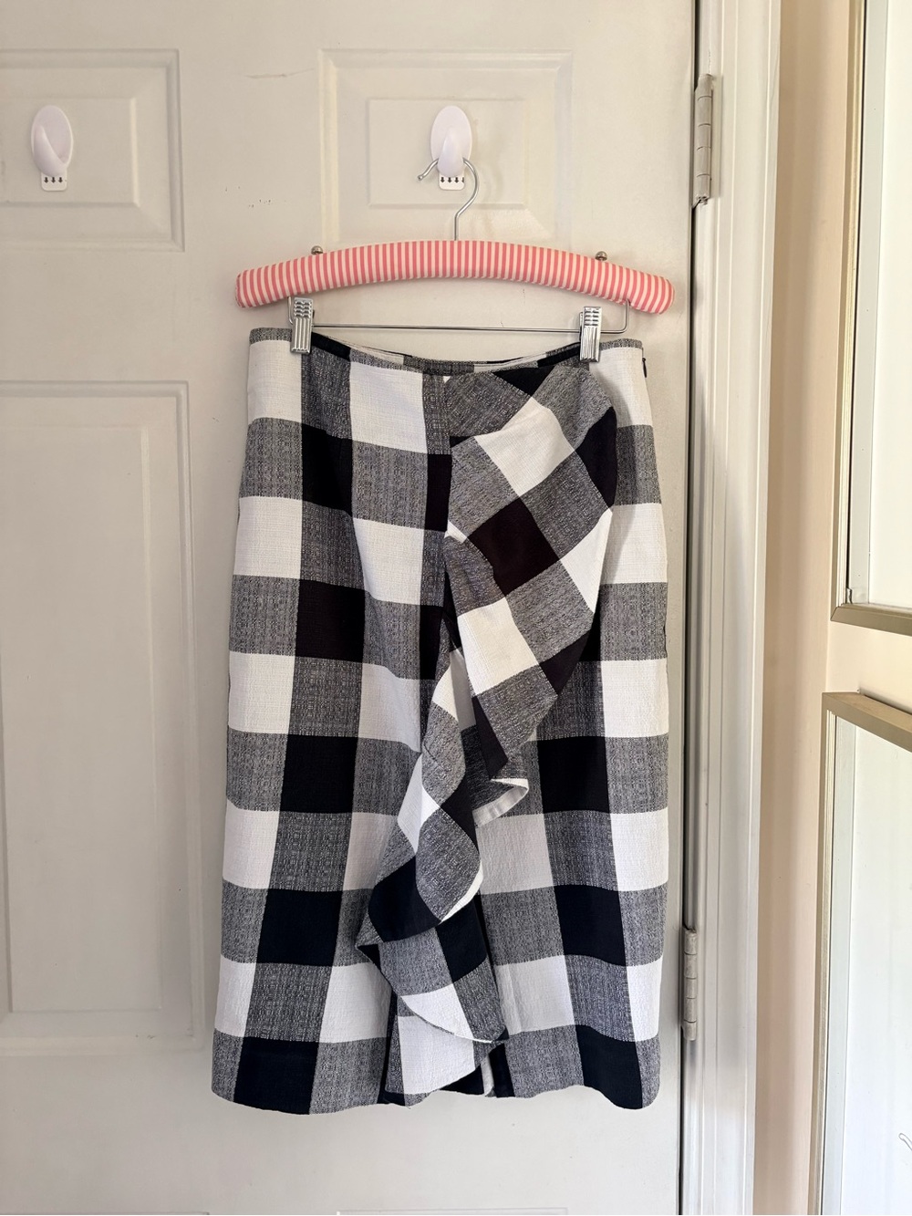 Lord & Taylor Black White Checkered Cotton Ruffle Pencil Skirt Size 6 - Picture 6 of 8